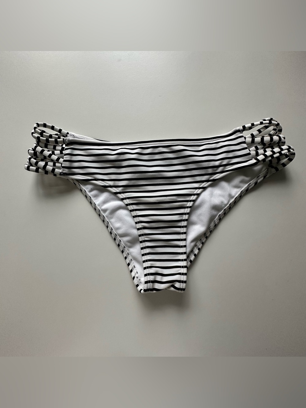 Hollister Black & White Bikini Bottom S